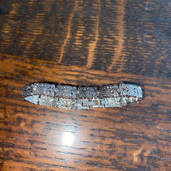 Vintage Style Silver Bracelet - Picture 1 of 3